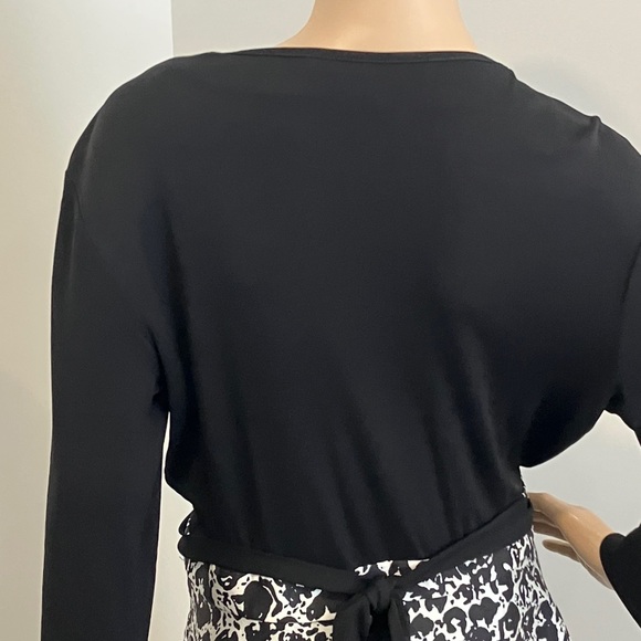 Diane Von Furstenberg - Like New Black and White Patterned Midi dress - Picture 9 of 16